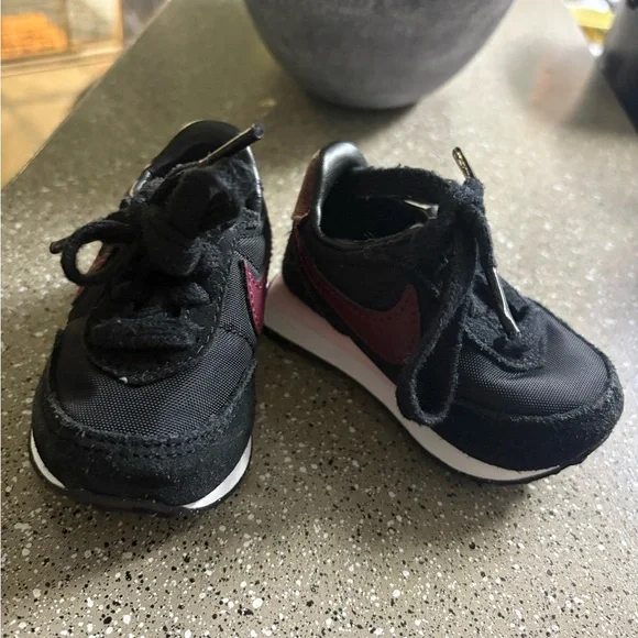 Nike Kids Black and Dark Red Sneakers - Picture 9 of 9